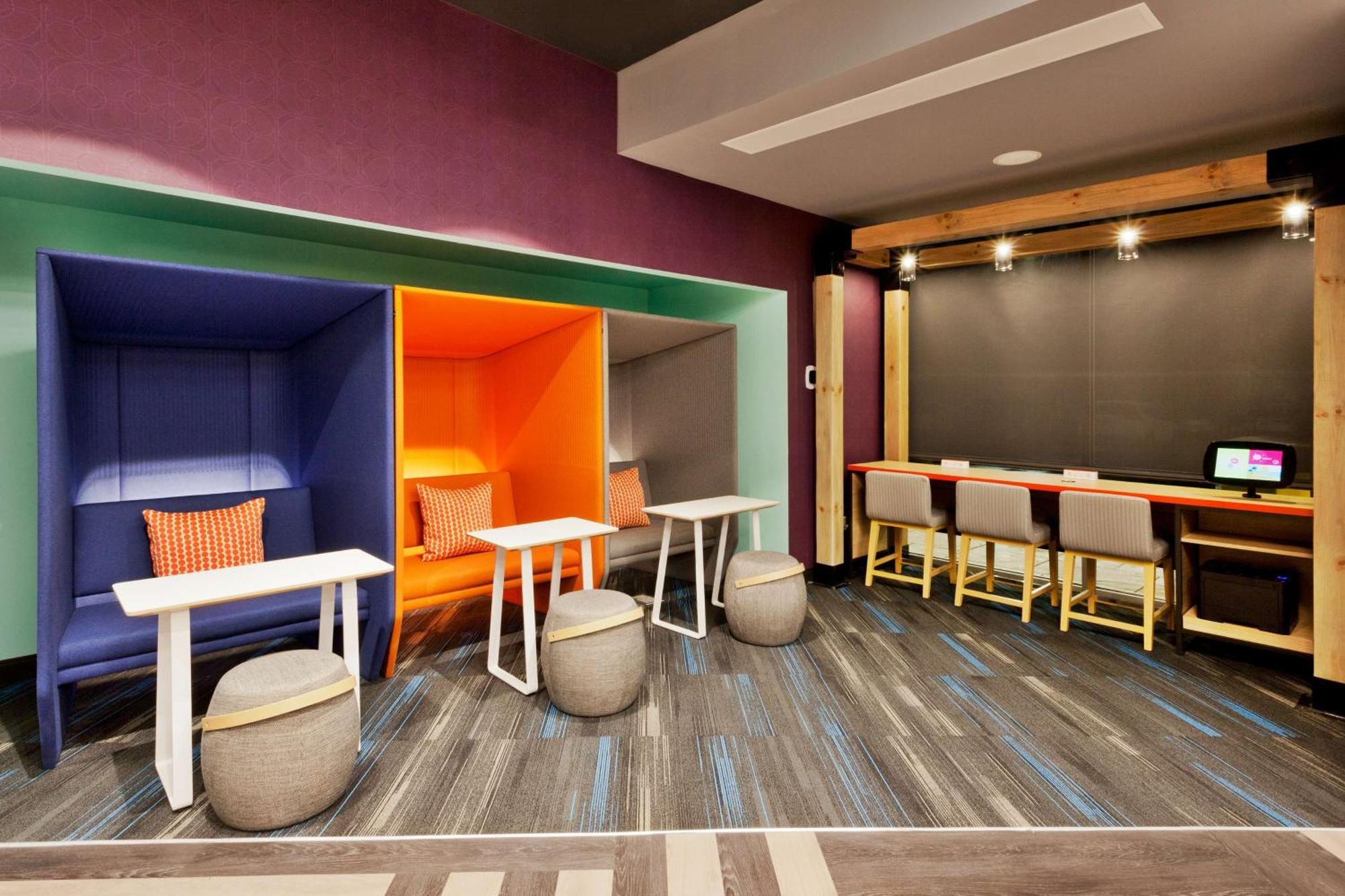 Tru By Hilton Auburn Hotel Exterior photo