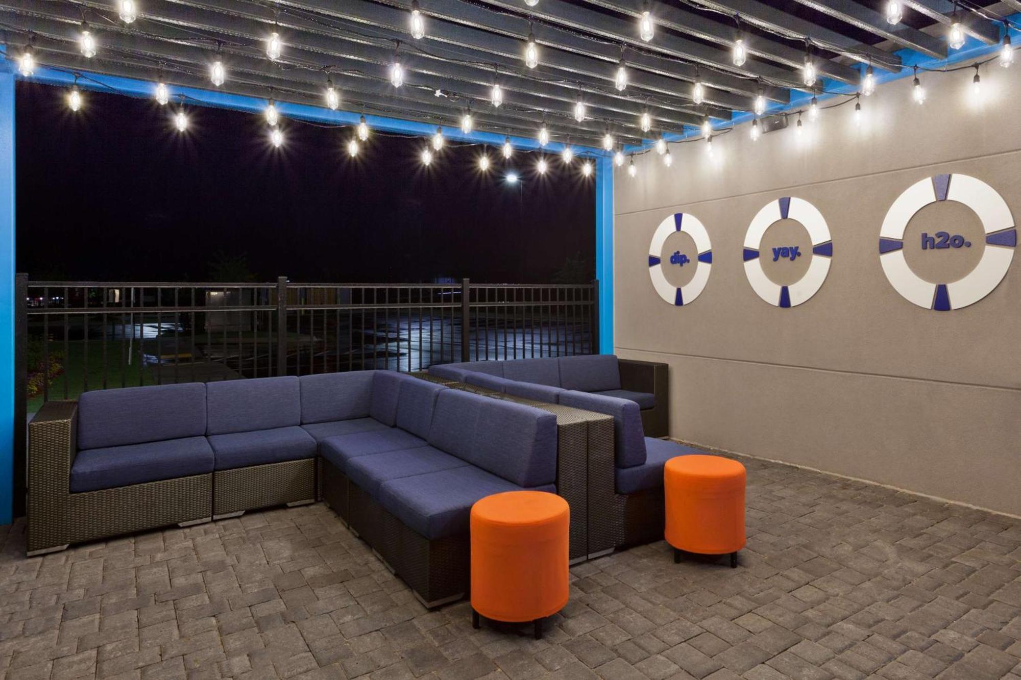 Tru By Hilton Auburn Hotel Exterior photo