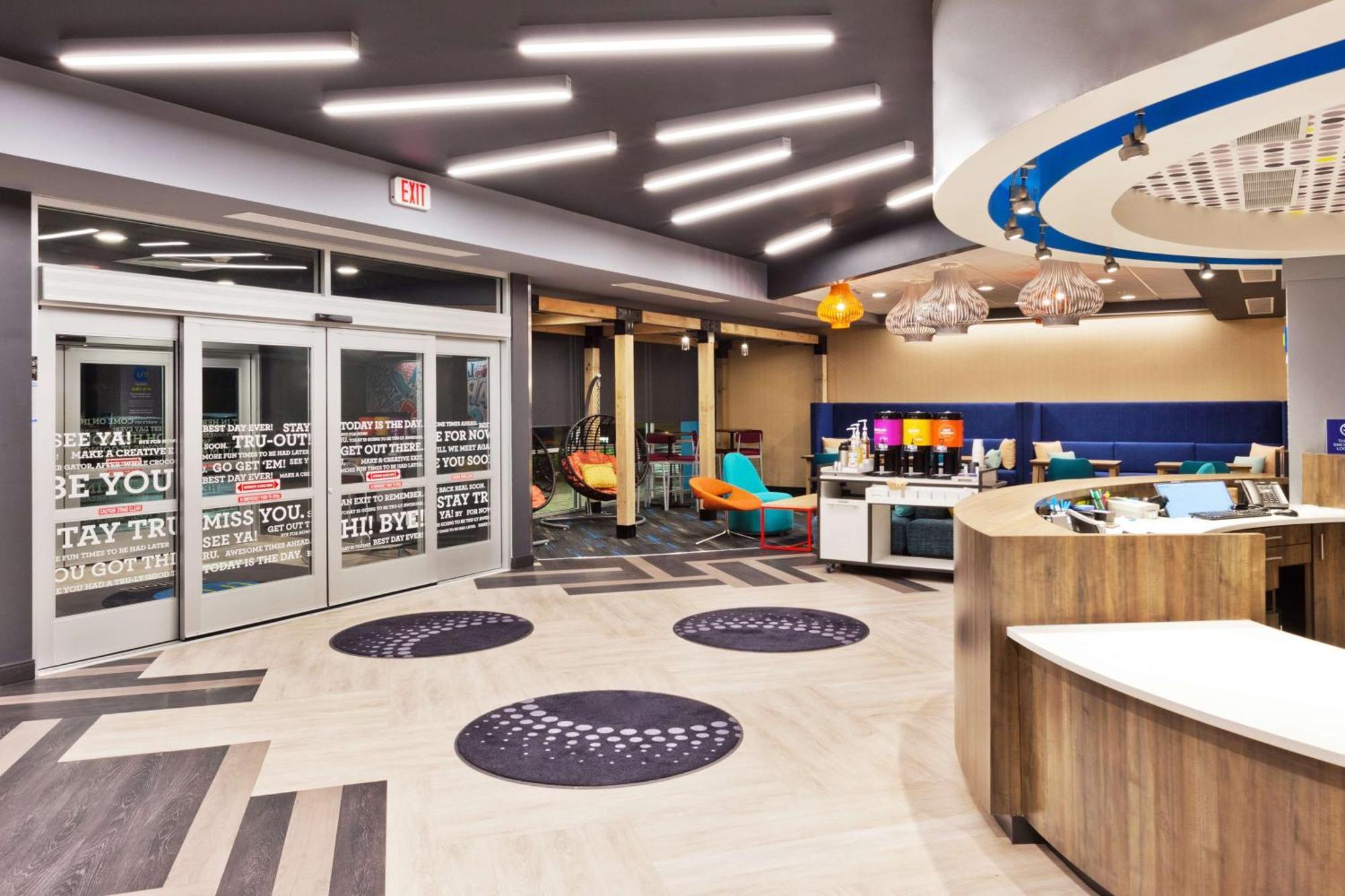 Tru By Hilton Auburn Hotel Exterior photo