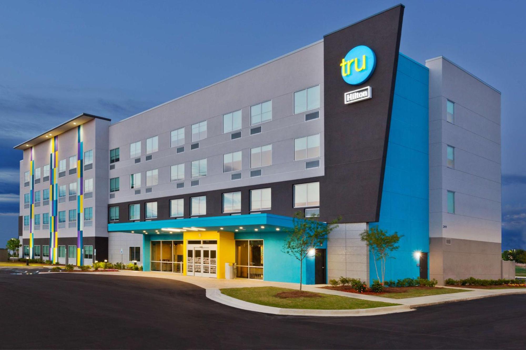 Tru By Hilton Auburn Hotel Exterior photo